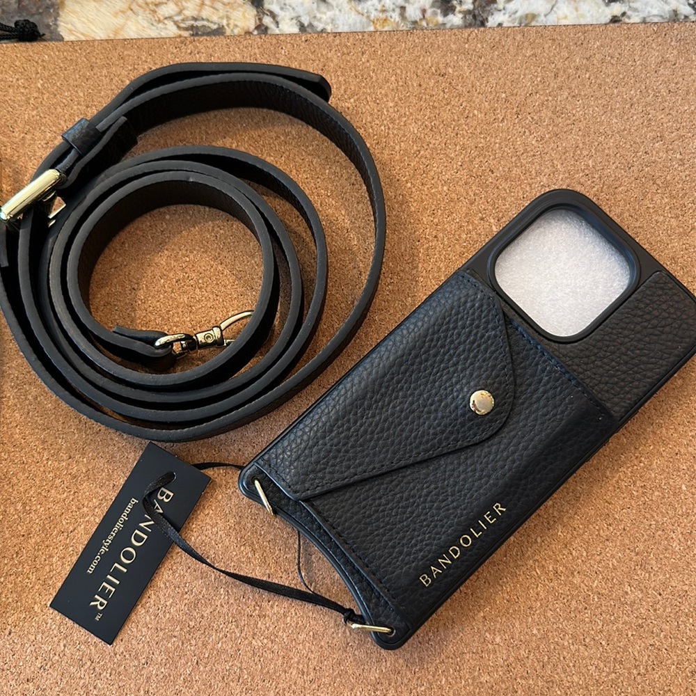 Bandolier Iphone 14 pro (Black w/ gold)